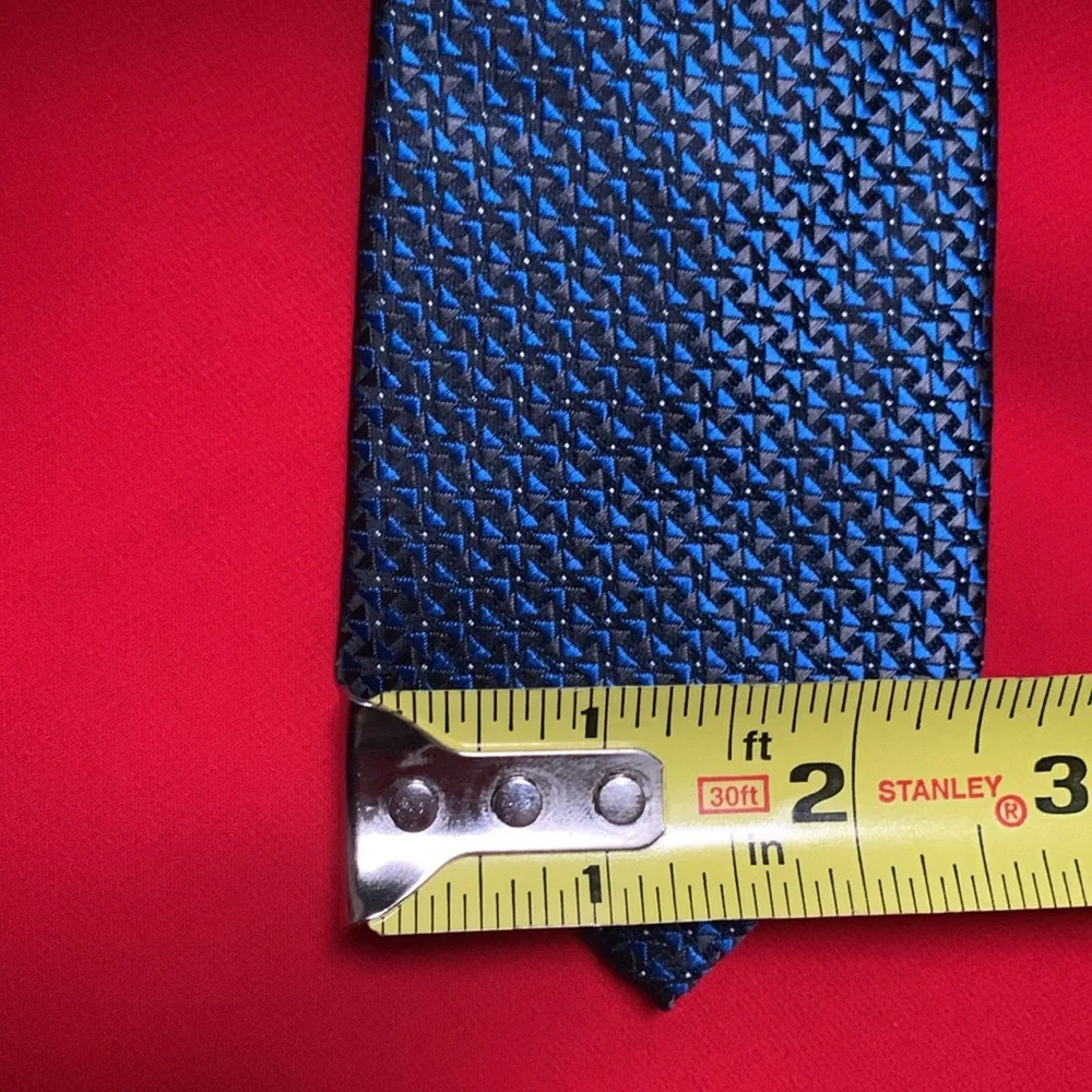 Primary youth skinny tie.